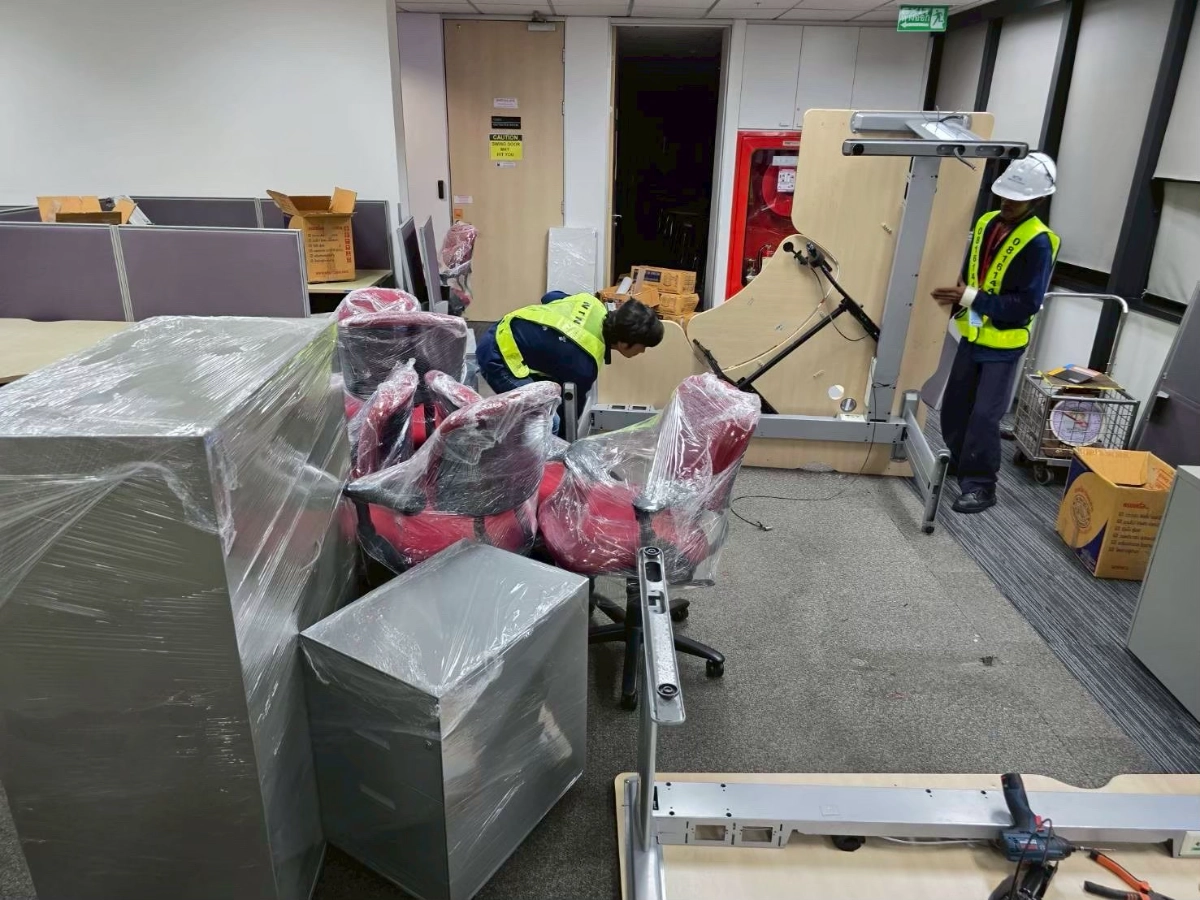 ผลงานการรื้อถอดขนย้ายประกอบติดตั้งเฟอร์นิเจอร์โต๊ะทำงาน